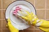 Mẹo làm sạch bát, đũa bằng nước nóng Mẹo làm sạch bát, đũa bằng nước nóng