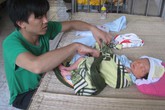 Chuyện tình đẹp của vợ chồng bị liệt chân Chuyện tình đẹp của vợ chồng bị liệt chân