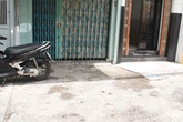 Vừa đi, vừa hát rồi cắt cổ tự sát! Vừa đi, vừa hát rồi cắt cổ tự sát!