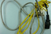 Chồng rình vợ tắm, dí điện mưu sát Chồng rình vợ tắm, dí điện mưu sát