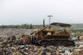 Oan nghiệt bé trai 5 tuổi bị máy ủi “chôn sống” Oan nghiệt bé trai 5 tuổi bị máy ủi “chôn sống”
