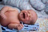 Sinh con xấu, chồng nghi vợ ngoại tình Sinh con xấu, chồng nghi vợ ngoại tình