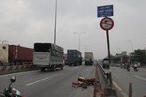 Chạy vào đường cấm, 2 vợ chồng gặp nạn Chạy vào đường cấm, 2 vợ chồng gặp nạn