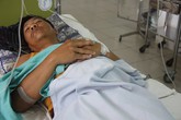Người đàn ông bị bọ xít hút máu cắn đến bất tỉnh Người đàn ông bị bọ xít hút máu cắn đến bất tỉnh
