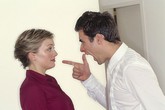 Chồng gọi vợ là "con chó, đồ ngu" Chồng gọi vợ là "con chó, đồ ngu"