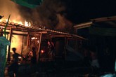 Con gái trùm khăn xông vào lửa cứu mẹ thoát chết Con gái trùm khăn xông vào lửa cứu mẹ thoát chết