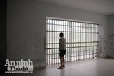 Vừa được tháo xích, con tâm thần chém bố đẻ chết tại chỗ Vừa được tháo xích, con tâm thần chém bố đẻ chết tại chỗ