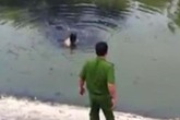 Tận mắt nhìn tên trộm bơi trong nước bẩn sông Tô Lịch Tận mắt nhìn tên trộm bơi trong nước bẩn sông Tô Lịch
