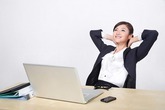 4 tư thế xấu dễ khiến ngực bị chảy xệ 4 tư thế xấu dễ khiến ngực bị chảy xệ