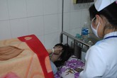 Đốt diêm soi để... đổ xăng, thiếu nữ cháy ngực Đốt diêm soi để... đổ xăng, thiếu nữ cháy ngực