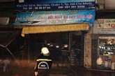 Giải cứu 3 cụ già trong vụ cháy ở trung tâm thành phố Giải cứu 3 cụ già trong vụ cháy ở trung tâm thành phố
