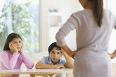 Làm gì khi hai con đánh nhau "sứt đầu mẻ trán"? Làm gì khi hai con đánh nhau "sứt đầu mẻ trán"?