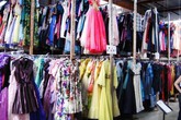 Sốc với bộ sưu tập 55.000 chiếc váy của "cụ ông yêu vợ nhất quả đất" Sốc với bộ sưu tập 55.000 chiếc váy của "cụ ông yêu vợ nhất quả đất"
