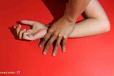 Dùng súng đe dọa rồi hiếp dâm hàng xóm Dùng súng đe dọa rồi hiếp dâm hàng xóm