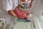 "Đột nhập" phòng tắm bé sơ sinh ở khoa Việt Nhật - viện Bạch Mai "Đột nhập" phòng tắm bé sơ sinh ở khoa Việt Nhật - viện Bạch Mai