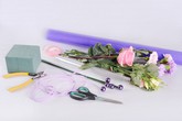 Cách cắm hoa hồng thành giỏ hoa xinh xắn Cách cắm hoa hồng thành giỏ hoa xinh xắn