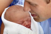 Vợ chồng Hoàng tử William làm khai sinh cho con đầu lòng Vợ chồng Hoàng tử William làm khai sinh cho con đầu lòng