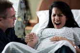 4 cách thở giúp mẹ bầu giảm đau khi chuyển dạ 4 cách thở giúp mẹ bầu giảm đau khi chuyển dạ