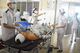 Xông vào nhà cuồng sát, 1 người chết, 4 người trọng thương Xông vào nhà cuồng sát, 1 người chết, 4 người trọng thương