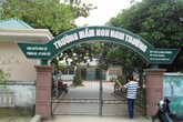 Giọt nước mắt của cô giáo để bé mầm non rơi xuống hố ga Giọt nước mắt của cô giáo để bé mầm non rơi xuống hố ga