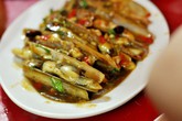 Ngon như ốc móng tay xào me vỉa hè Trần Hưng Đạo Ngon như ốc móng tay xào me vỉa hè Trần Hưng Đạo