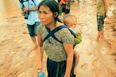 Ba ngày nhịn đói giữa rốn lũ tìm người mất tích Ba ngày nhịn đói giữa rốn lũ tìm người mất tích