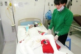 Nghi can ném bom xăng vào bé gái bị bắt Nghi can ném bom xăng vào bé gái bị bắt