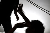 Đi học muộn, bị giáo viên đánh và gây tổn thương "vùng kín" Đi học muộn, bị giáo viên đánh và gây tổn thương "vùng kín"