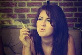 Mẹo nhỏ giúp bạn gái thoát khỏi bờ môi thâm, xỉn màu Mẹo nhỏ giúp bạn gái thoát khỏi bờ môi thâm, xỉn màu