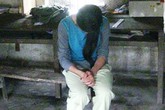 Cha đồi bại hiếp dâm con gái suốt 2 năm trời để "chữa bệnh" Cha đồi bại hiếp dâm con gái suốt 2 năm trời để "chữa bệnh"