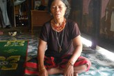 Con gái chết thảm, cha mẹ mòn mỏi chờ kết luận Con gái chết thảm, cha mẹ mòn mỏi chờ kết luận