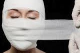 Những kiểu làm đẹp cực kỳ nguy hiểm của phụ nữ Những kiểu làm đẹp cực kỳ nguy hiểm của phụ nữ
