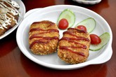 Thịt viên phô mai giòn thơm ngậy ở hồ Trúc Bạch Thịt viên phô mai giòn thơm ngậy ở hồ Trúc Bạch