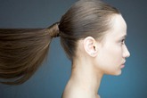 Những thói quen dễ làm hỏng tóc Những thói quen dễ làm hỏng tóc