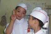 Trời mưa, khai giảng ở hành lang vẫn tưng bừng Trời mưa, khai giảng ở hành lang vẫn tưng bừng