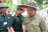 Đoàn công tác Tổng cục DS-KHHGĐ thăm, làm việc tại đảo Song Tử Tây- Trường Sa: Thắm tình quân dân Đoàn công tác Tổng cục DS-KHHGĐ thăm, làm việc tại đảo Song Tử Tây- Trường Sa: Thắm tình quân dân