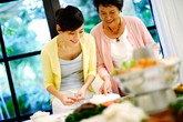 Giúp nàng dâu hiểu tâm lý mẹ chồng Giúp nàng dâu hiểu tâm lý mẹ chồng