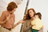Con dâu không biết chịu đau Con dâu không biết chịu đau