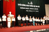 Quảng Nam trao thưởng cho gần 200 học sinh nghèo học giỏi Quảng Nam trao thưởng cho gần 200 học sinh nghèo học giỏi
