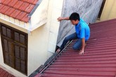 Tên trộm chuyên đột nhập nhà dân bằng đường ống nước Tên trộm chuyên đột nhập nhà dân bằng đường ống nước