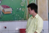 Nghe điện thoại trên phố bị cướp Nghe điện thoại trên phố bị cướp
