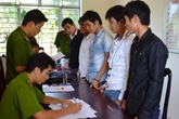Bắt 5 đối tượng đánh người và chống lại lực lượng công an Bắt 5 đối tượng đánh người và chống lại lực lượng công an