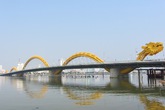 Cầu Rồng xuất hiện nhiều vết nứt Cầu Rồng xuất hiện nhiều vết nứt