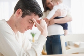 Mặc cảm khi vợ là trụ cột kinh tế Mặc cảm khi vợ là trụ cột kinh tế