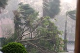 Quảng Bình đang vật lộn giữa "siêu bão" Quảng Bình đang vật lộn giữa "siêu bão"