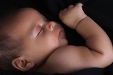 Bé trai chết thảm vì... cha bỏ quên trong xe hơi Bé trai chết thảm vì... cha bỏ quên trong xe hơi
