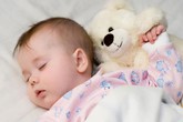 Bị bỏ đói 8 ngày trong nhà xác, bé sơ sinh vẫn may mắn sống sót Bị bỏ đói 8 ngày trong nhà xác, bé sơ sinh vẫn may mắn sống sót