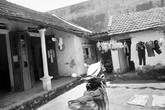 Vụ ném quả nổ ở Phúc Thọ, Hà Nội: Hàng xóm mâu thuẫn vì tin đồn bị “cắm sừng” Vụ ném quả nổ ở Phúc Thọ, Hà Nội: Hàng xóm mâu thuẫn vì tin đồn bị “cắm sừng”