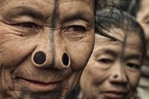 Các hủ tục "phẫu thuật thẩm mỹ" đáng sợ nhất thế giới Các hủ tục "phẫu thuật thẩm mỹ" đáng sợ nhất thế giới