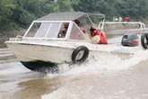 Vụ chủ thẩm mỹ viện ném thi thể khách xuống sông phi tang: Công an nhiều tỉnh vào cuộc tìm kiếm Vụ chủ thẩm mỹ viện ném thi thể khách xuống sông phi tang: Công an nhiều tỉnh vào cuộc tìm kiếm